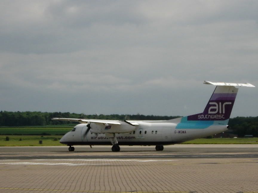http://img.photobucket.com/albums/v728/Humberside/Humberside%20Airport%20June%202005/3-G-WOWAAirSouthwestDash8-311.jpg