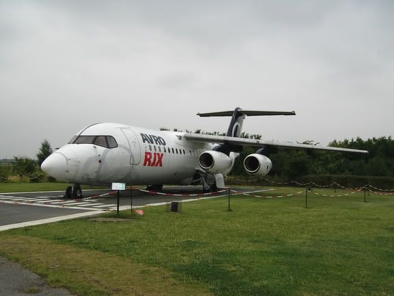 http://img.photobucket.com/albums/v728/Humberside/Manchester%20Airport%20July%202005/Edit-3-AvroRJX.jpg