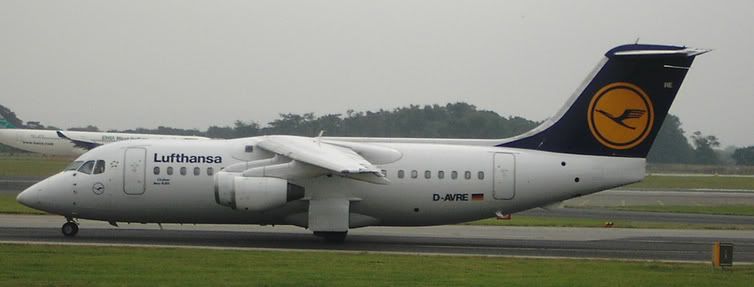 http://img.photobucket.com/albums/v728/Humberside/Manchester%20Airport%20July%202005/Edit-D-AVRELufthansaAvroRJ85.jpg