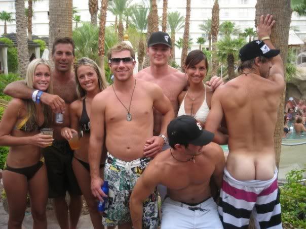 MysteryHockeyPlayerDouchebaggery.jpg