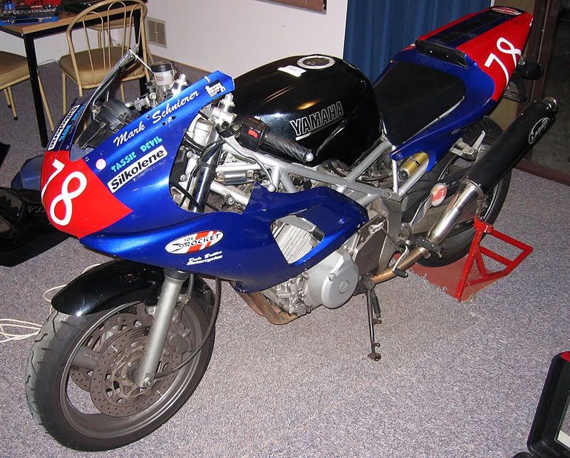 Yamaha R85