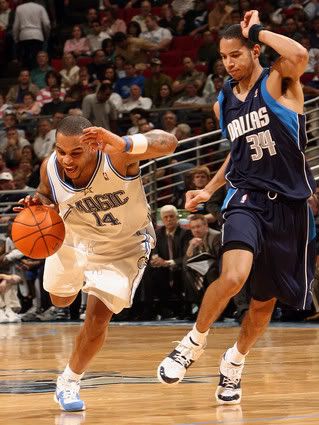 Jameer Nelson drives past Devin Harris