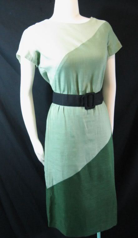 IMG_6261vintage60sgreenwiggledressr.jpg