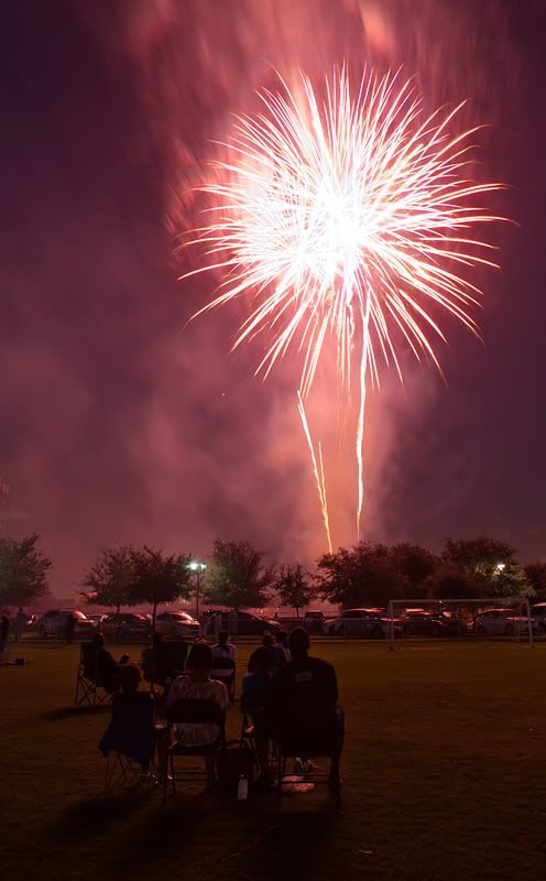 http://img.photobucket.com/albums/v73/molested_cow/Florida/July4_Fireworks/DSC_4352_1.jpg