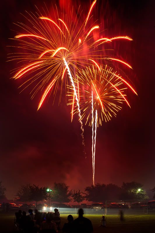 http://img.photobucket.com/albums/v73/molested_cow/Florida/July4_Fireworks/DSC_4389.jpg