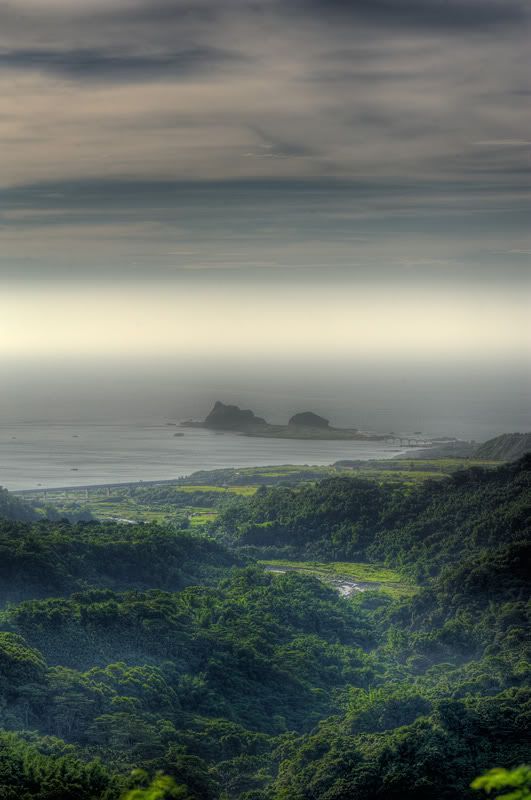http://img.photobucket.com/albums/v73/molested_cow/Taiwan_TaiDong/ChengGong_01/HDR08_1.jpg