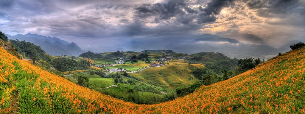 http://img.photobucket.com/albums/v73/molested_cow/Taiwan_TaiDong/Mt_sixty_stones_II/Pano01.jpg