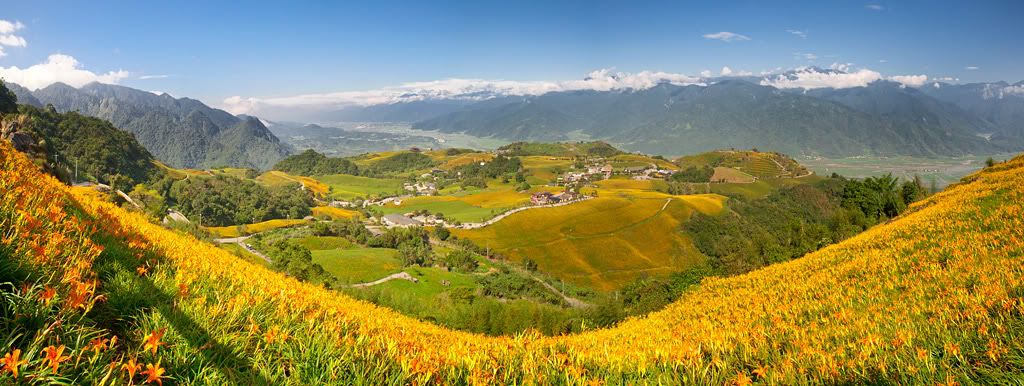 http://img.photobucket.com/albums/v73/molested_cow/Taiwan_TaiDong/Mt_sixty_stones_II/Pano03.jpg
