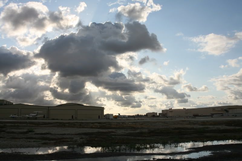 IMAGE: http://img.photobucket.com/albums/v736/TCAV8R/Aviation/20070420_1109.jpg