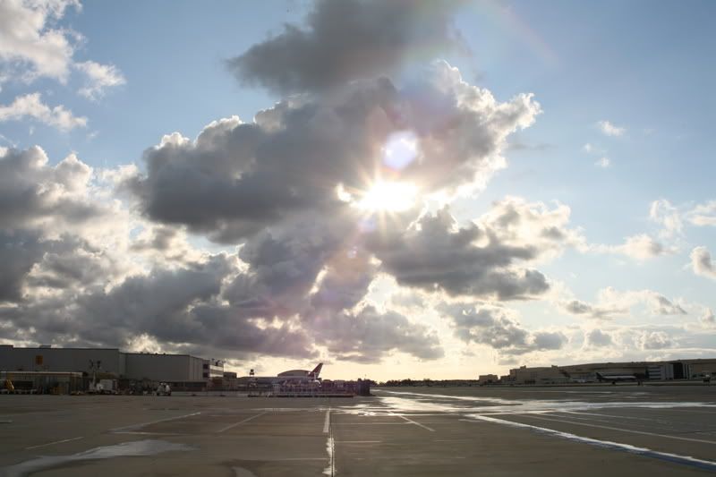 IMAGE: http://img.photobucket.com/albums/v736/TCAV8R/Aviation/20070420_1116.jpg