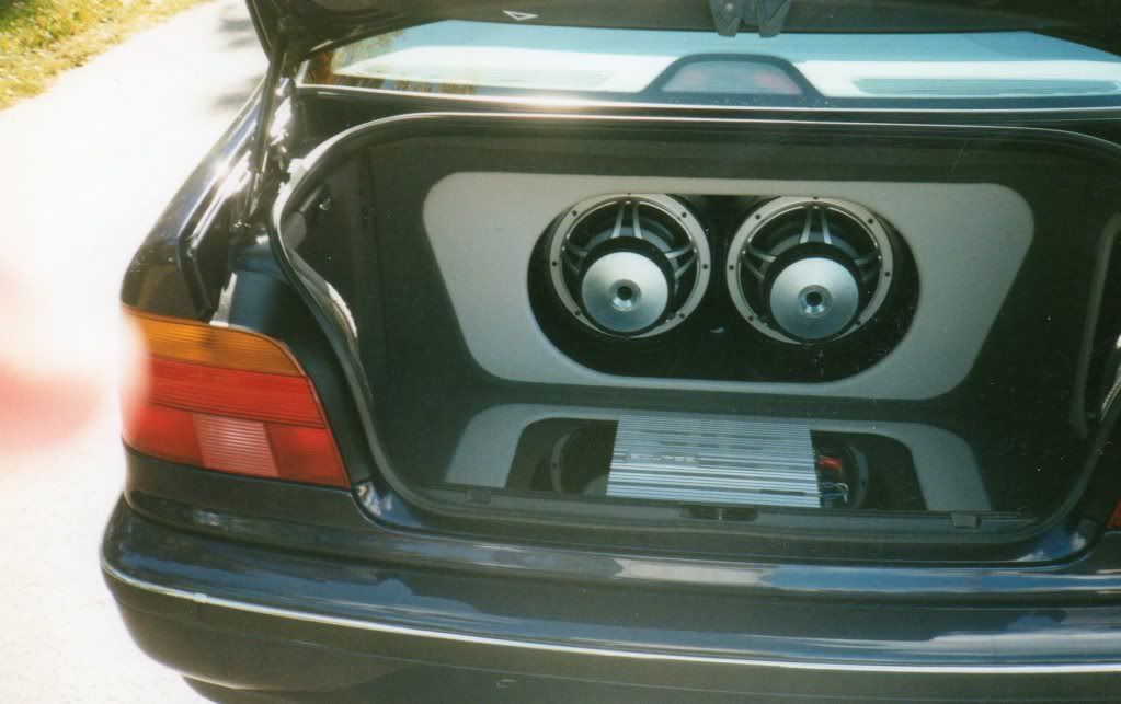 http://img.photobucket.com/albums/v739/97cavy/Old%20albany%20car%20show/img037.jpg