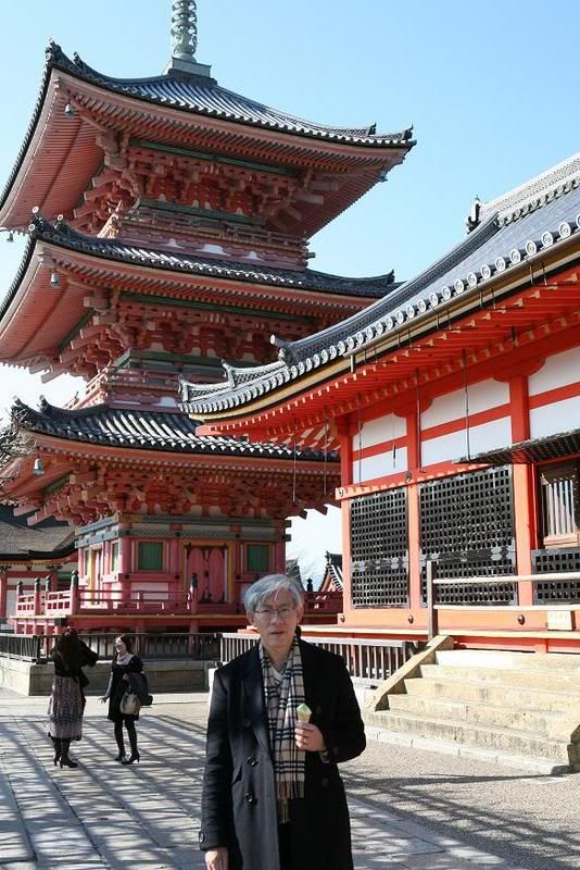 At Kiyomizu..following Linda's recommendations...thumbs up! =)