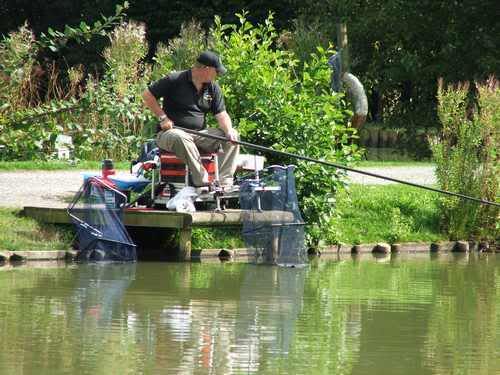 W10-2.jpg Kevin checks out the margin on peg 13. picture by pnm123