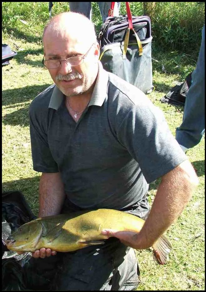 a18-4.jpg Clives Tench 7lbs 2ozs. picture by pnm123