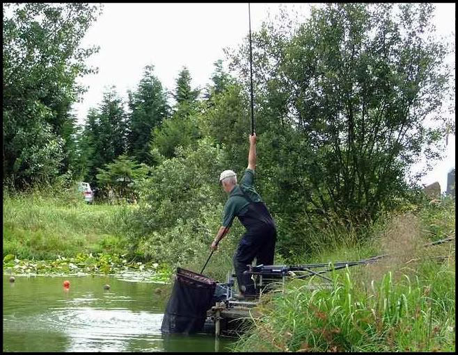 a29.jpg Landing a Carp on peg 34. picture by pnm123