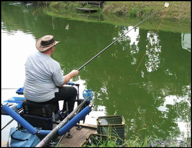 a42.jpg Dave playing a Carp on peg 8. picture by pnm123