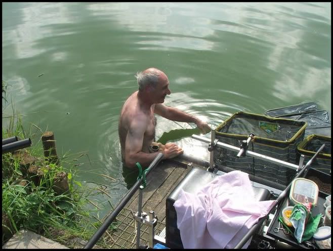a46.jpg Terry plays "Hunt the Landing Net". picture by pnm123