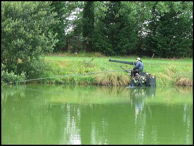 a5-2.jpg Ryan fishes the margin on peg 34. picture by pnm123