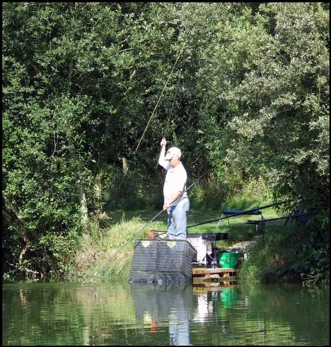 a70.jpg Peter landing a Carp on peg 13. picture by pnm123