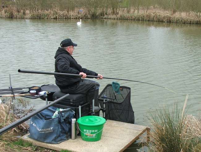 a24.jpg Fish on for Clive. picture by pnm123
