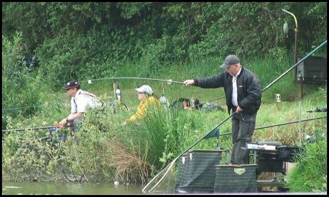 Clive playing a carp on peg 26