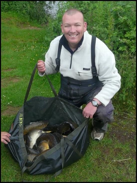 Lee (red baron) Mitchell with part of his 102lbs 06ozs catch