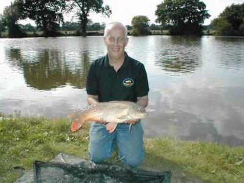 PeterElvington.jpg Peter with Carp. picture by pnm123