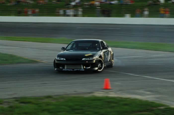 http://img.photobucket.com/albums/v77/kaneda3/nissan/s14-5.jpg