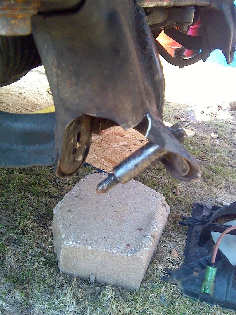 help ! lower control arm bolt stuck in bushing , spreading Honda CRX