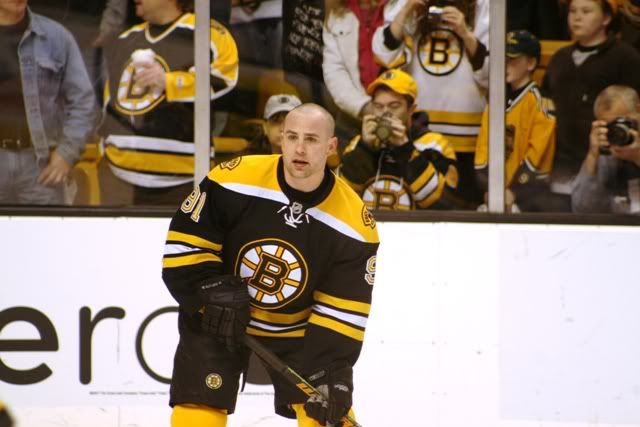 IMAGE: http://img.photobucket.com/albums/v85/JayMJ99/bruinshabs/IMG_0842.jpg