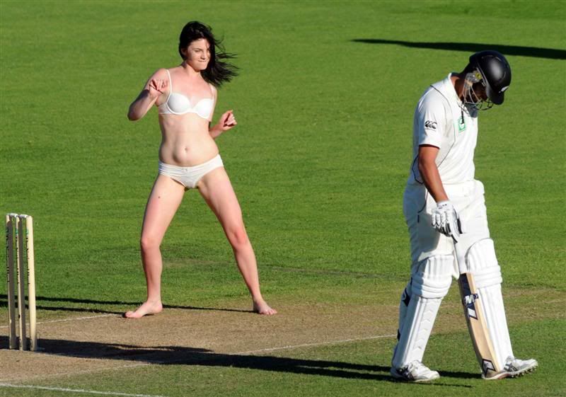 a_pitch_invader_dances_for_new_zealand_s_ross_tayl_5680439004.jpg