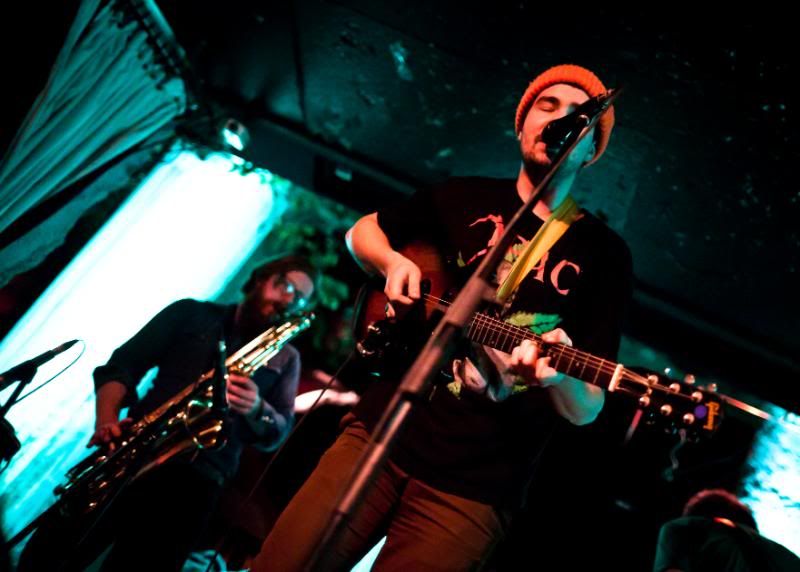 IMAGE: http://img.photobucket.com/albums/v89/Mooney/2.jpg