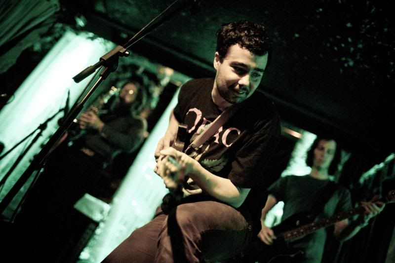 IMAGE: http://img.photobucket.com/albums/v89/Mooney/4.jpg