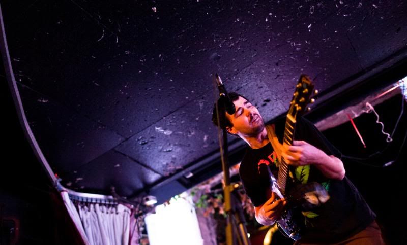 IMAGE: http://img.photobucket.com/albums/v89/Mooney/7.jpg