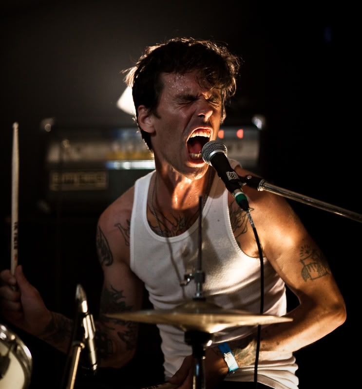 IMAGE: http://img.photobucket.com/albums/v89/Mooney/SappyFest%202010/IMG_1847.jpg