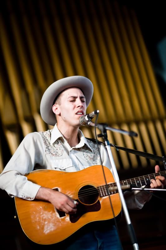 IMAGE: http://img.photobucket.com/albums/v89/Mooney/SappyFest%202010/IMG_2137.jpg