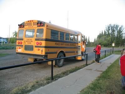 schoolbus-734394.jpg