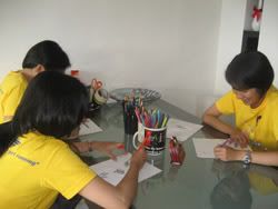 Aileen, Tin and Charo drawing animals