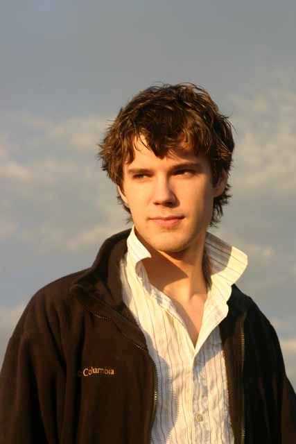 IMAGE: http://img.photobucket.com/albums/v96/Mitchkitter/Robbie%20shoot/IMG_6462640.jpg