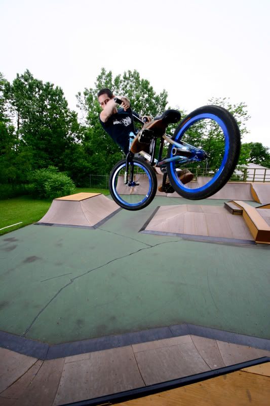 IMAGE: http://img.photobucket.com/albums/v98/jaydmcrx/IMG_1003.jpg