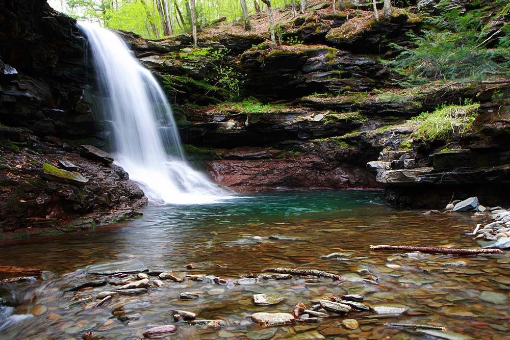 IMAGE: http://img.photobucket.com/albums/v98/mulch64/LewisFalls.jpg