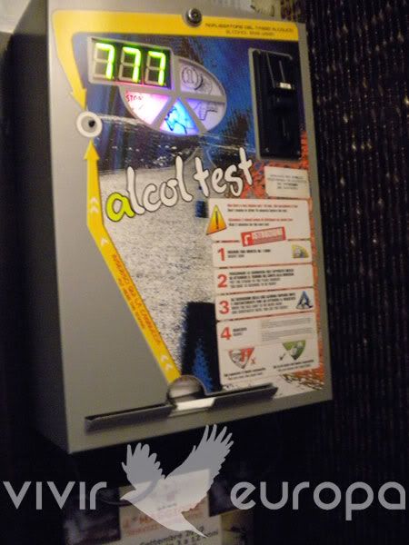 Controlador de alcohol en la Osteria dè Poeti de Bolonia.