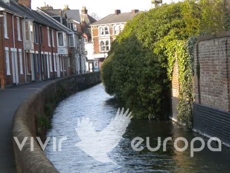 Uno de los canales de la ciudad de Salisbury.