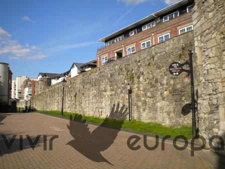 La muralla de Southampton cerca del museo de arqueología.