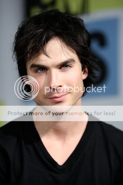 Ian Somerhalder - Sayfa 3 IanSomerhalderMySpaceMTVTowerDuringComicp3QFgCy20b0l