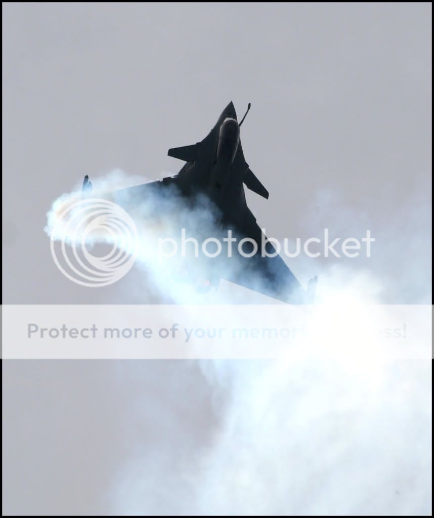 المقاتلة الاوروبية القادمة (( الرفال-Dassault Rafale )) بالتفصيل الملل حصريا - صفحة 3 Rafale-smoke