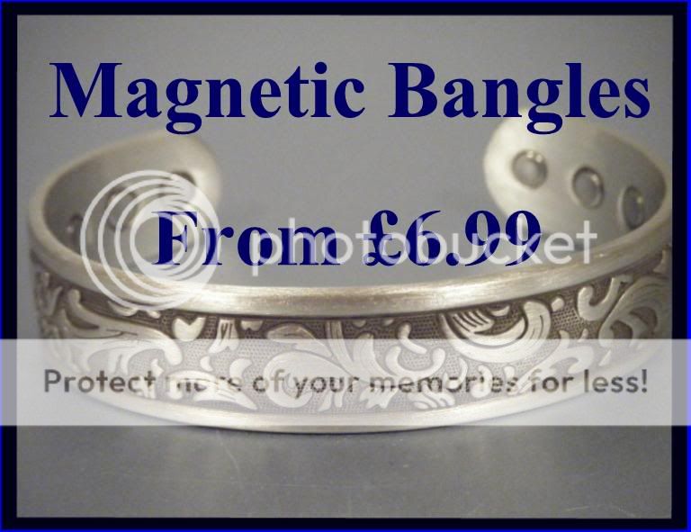 This Lovely magnetic bangle has a really nice Gold and Silver rope 