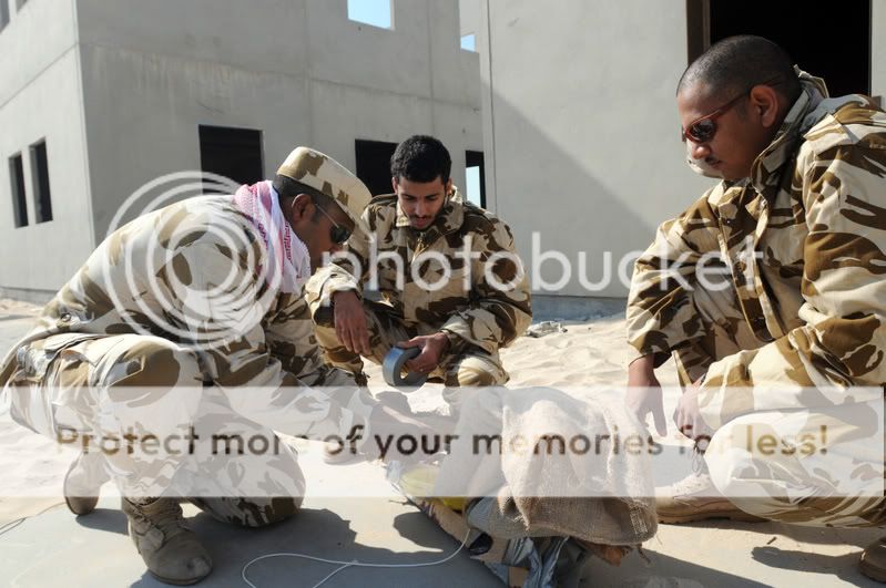 الجيش الملكي البحريني  (BRDF) 090115-N-8730P-006