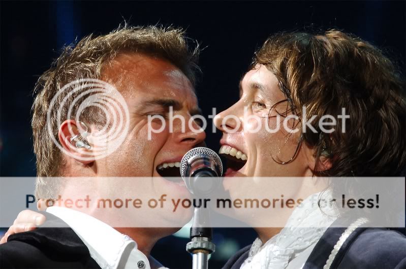 Mark&Gary... - Page 3 Takethatreuniontour0736wp0