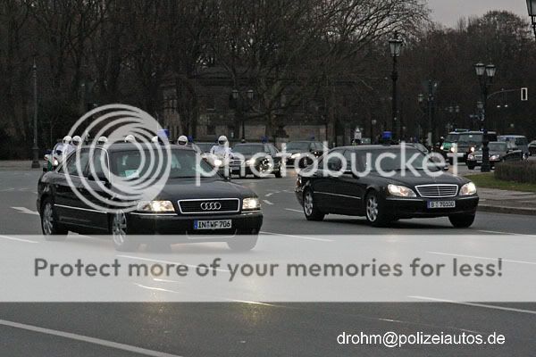 صور للحرس الرئاسي الالماني Blnkolonneolmert0208002